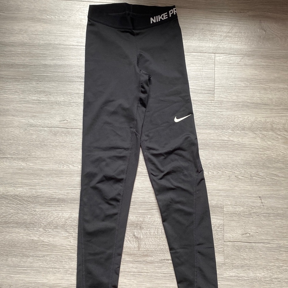 EUC Women’s Nike DriFit leggings